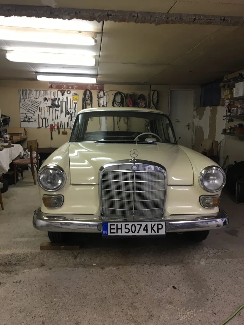 Mercedes-Benz 110, снимка 1 - Автомобили и джипове - 47537483