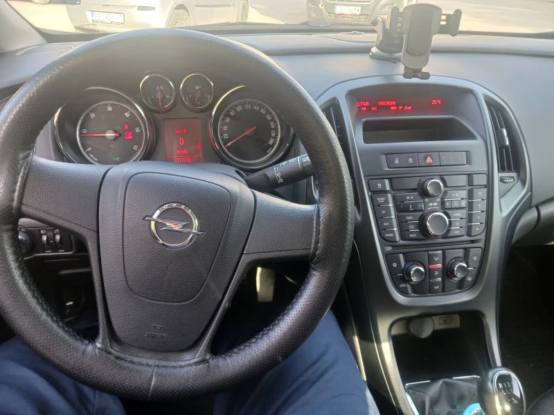 Opel Astra J 1.3 DTE 95HP, снимка 8 - Автомобили и джипове - 48510187