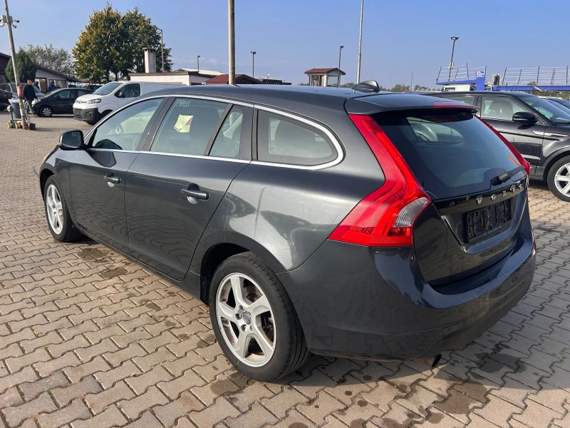 Volvo V60 1.6i NAVI EURO 5, снимка 8 - Автомобили и джипове - 52064946
