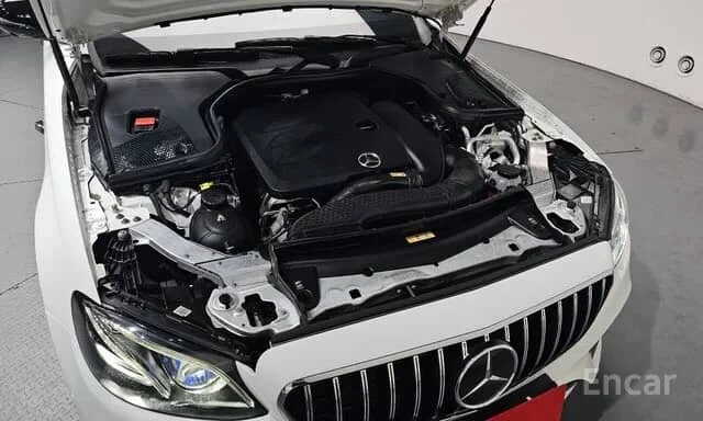 Mercedes-Benz E 350 4МATIC AMG Line, снимка 3 - Автомобили и джипове - 54585515