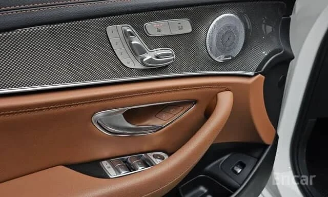 Mercedes-Benz E 350 4МATIC AMG Line, снимка 10 - Автомобили и джипове - 54585515