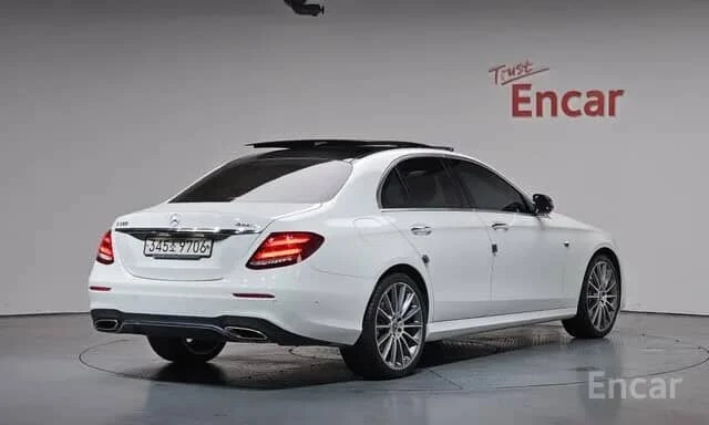 Mercedes-Benz E 350 4МATIC AMG Line, снимка 2 - Автомобили и джипове - 54585515