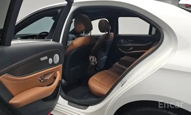 Mercedes-Benz E 350 4МATIC AMG Line, снимка 11 - Автомобили и джипове - 54585515