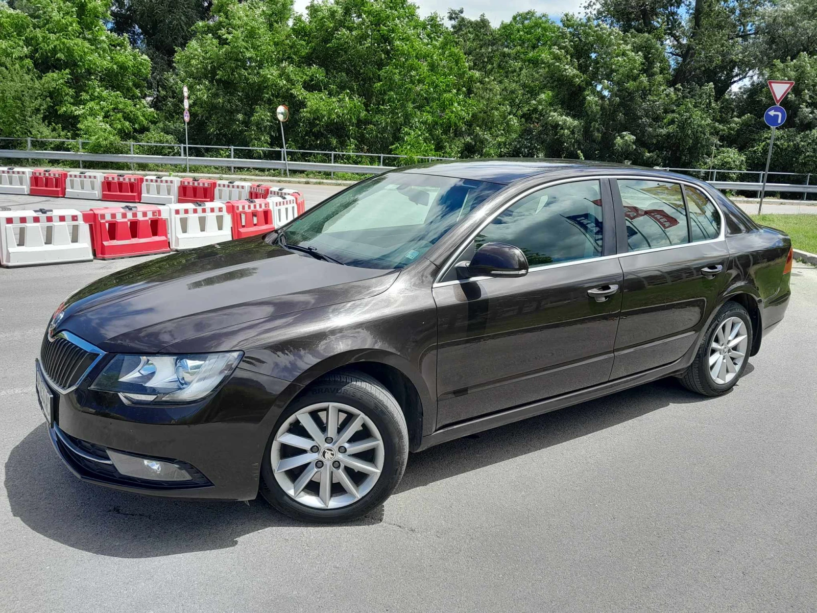 Skoda Superb 2.0TDI 4x4 - изображение 2