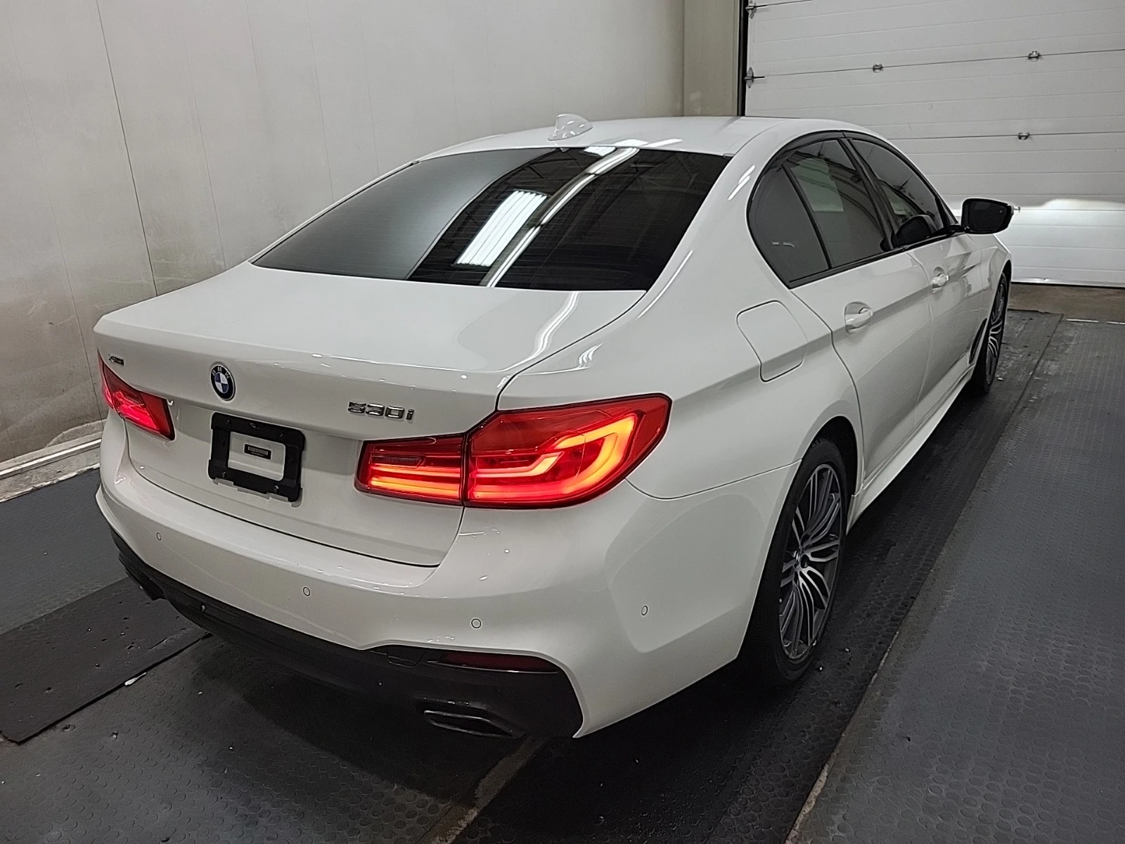 BMW 530 AWD * CARFAX * АвтоКредит * Цена до България*  - изображение 3