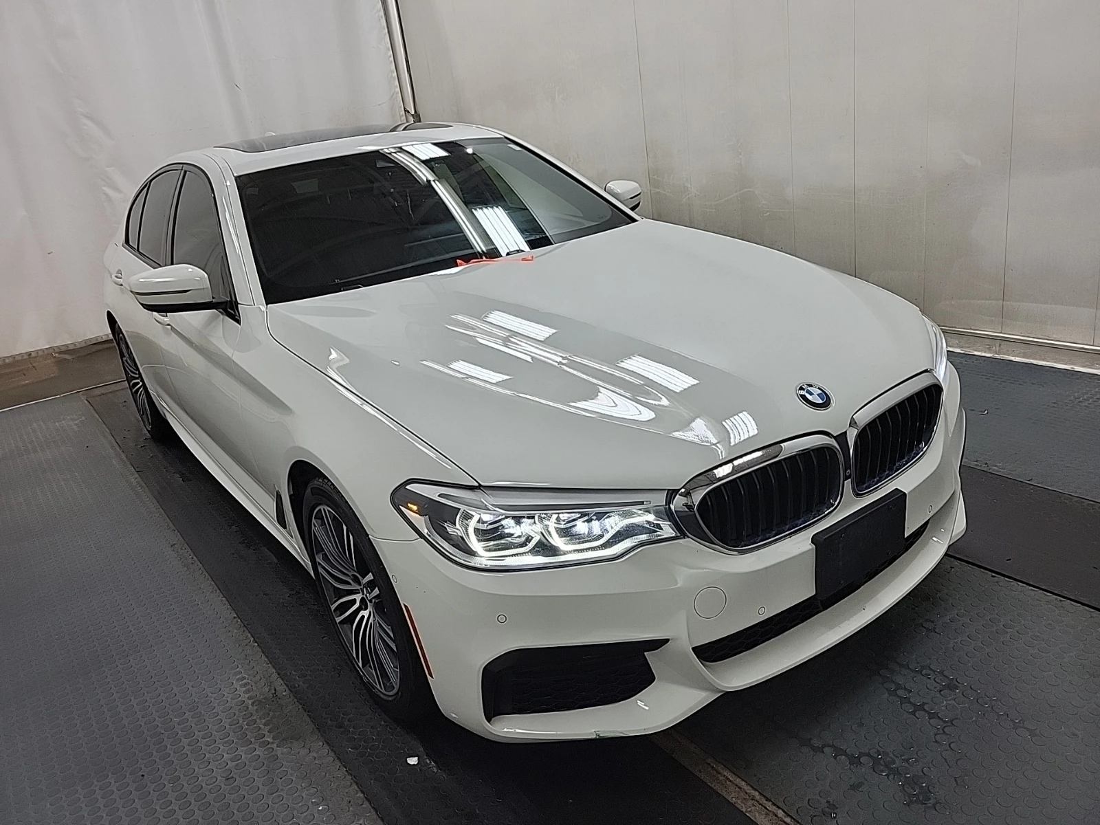 BMW 530 AWD * CARFAX * АвтоКредит * Цена до България*  - изображение 2