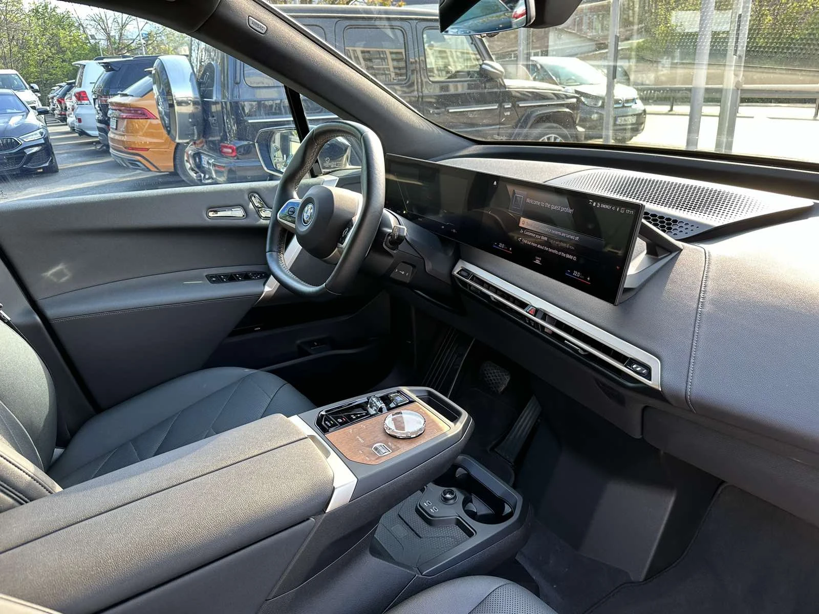 BMW iX 40  | Mobile.bg   13