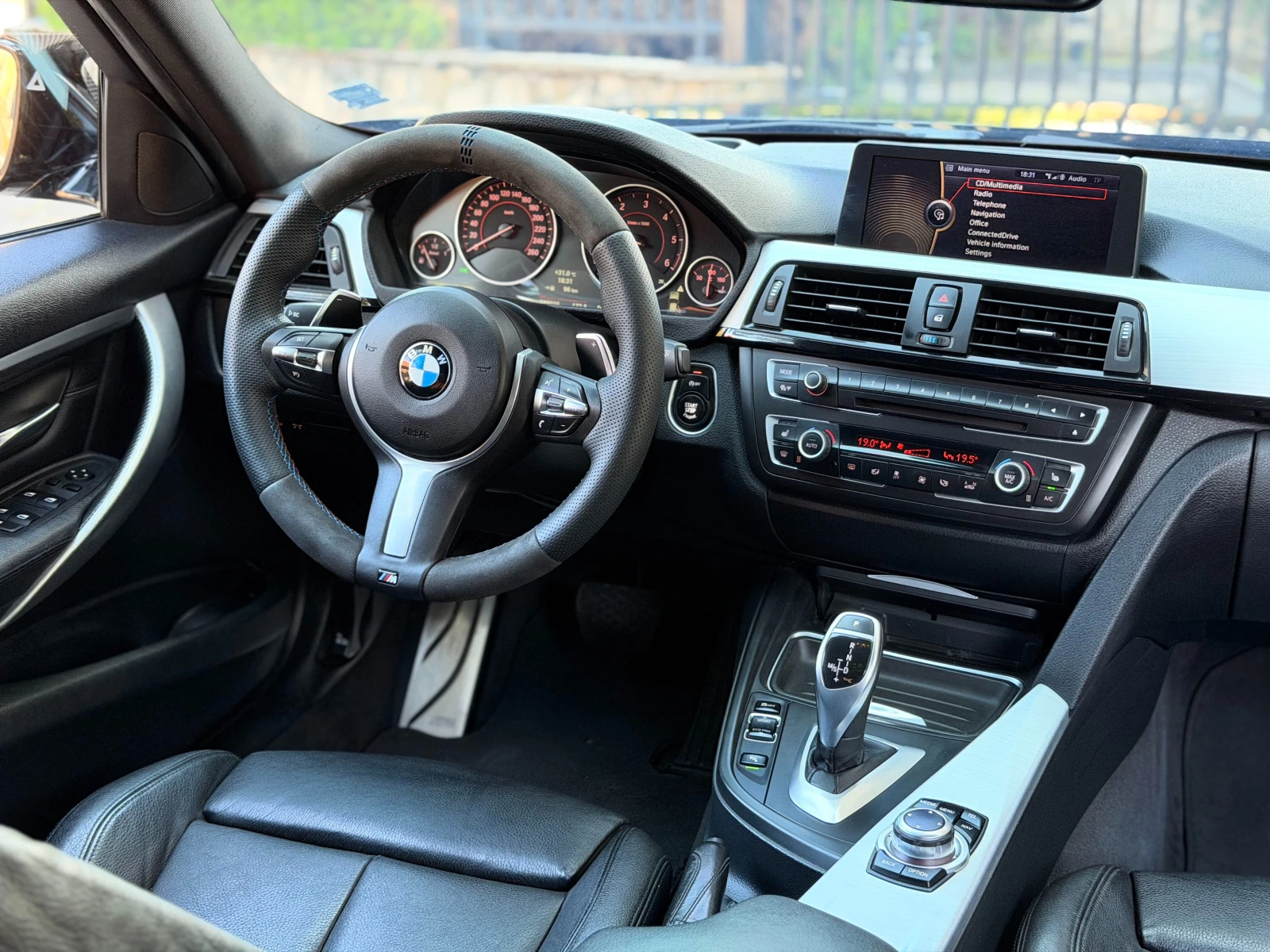 BMW 330 M-PACK, снимка 11 - Автомобили и джипове - 54859912