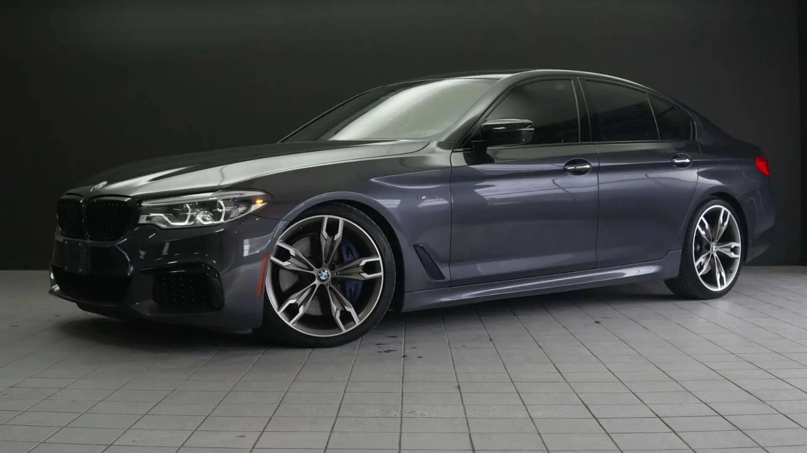 BMW 550 M xDrive ЦЕНА ДО БЪЛГАРИЯ АВТОКРЕДИТ