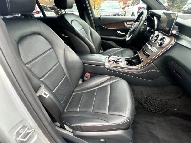 Mercedes-Benz GLC 300 4MATIC * * CARFAX * * АВТОКРЕДИТ * * , снимка 4 - Автомобили и джипове - 52801076