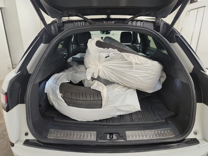 Land Rover Range Rover Velar * S * CARFAX * ЦЕНА ДО БГ, снимка 15 - Автомобили и джипове - 52938082