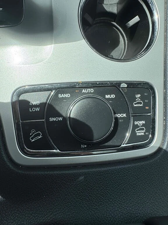 Jeep Grand cherokee 2015 Jeep Grand Cherokee Overland 4WD, снимка 10 - Автомобили и джипове - 53601087