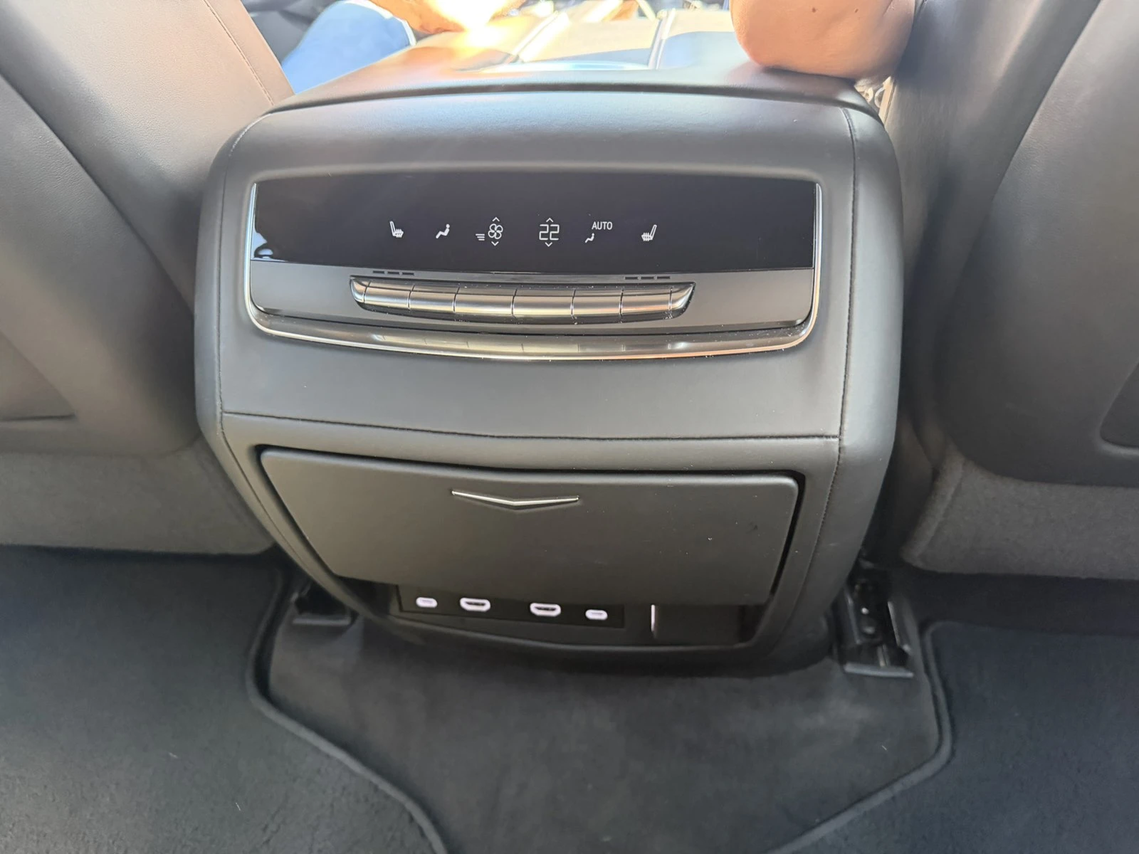Cadillac Escalade, снимка 15 - Автомобили и джипове - 55188023