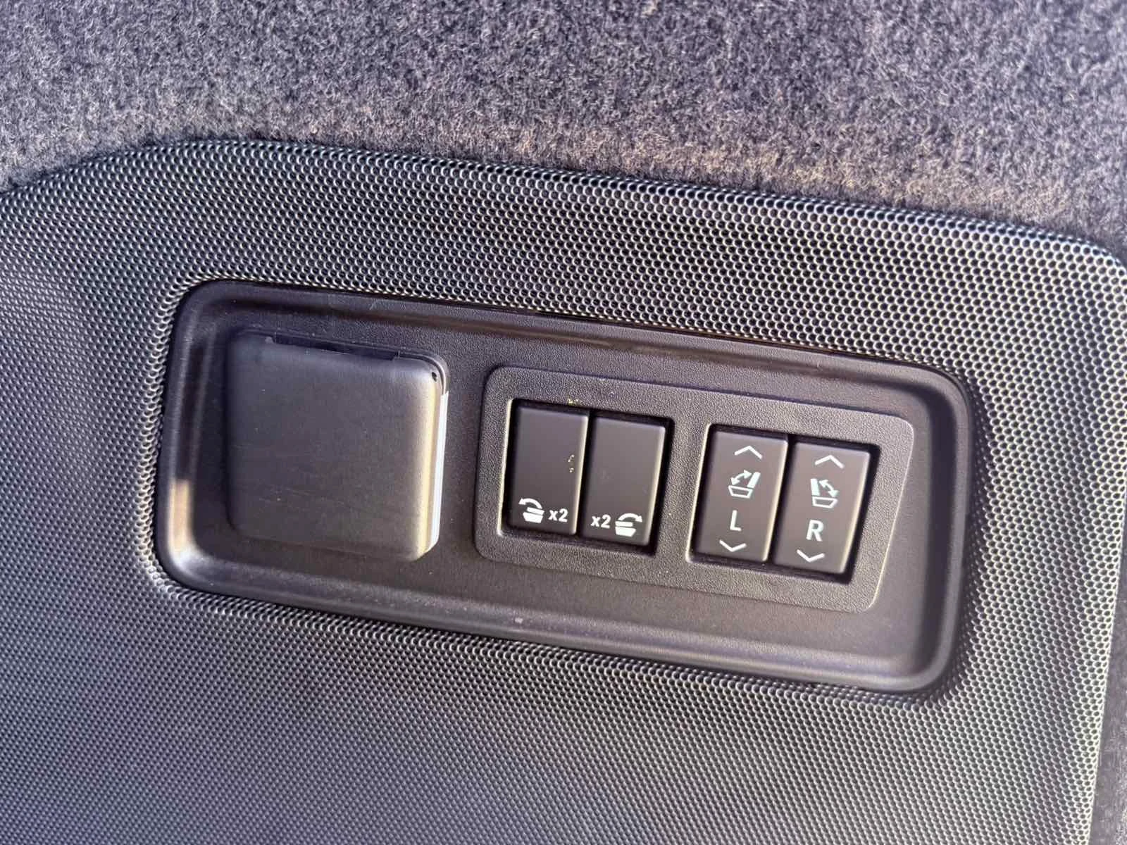 Cadillac Escalade, снимка 17 - Автомобили и джипове - 55188023
