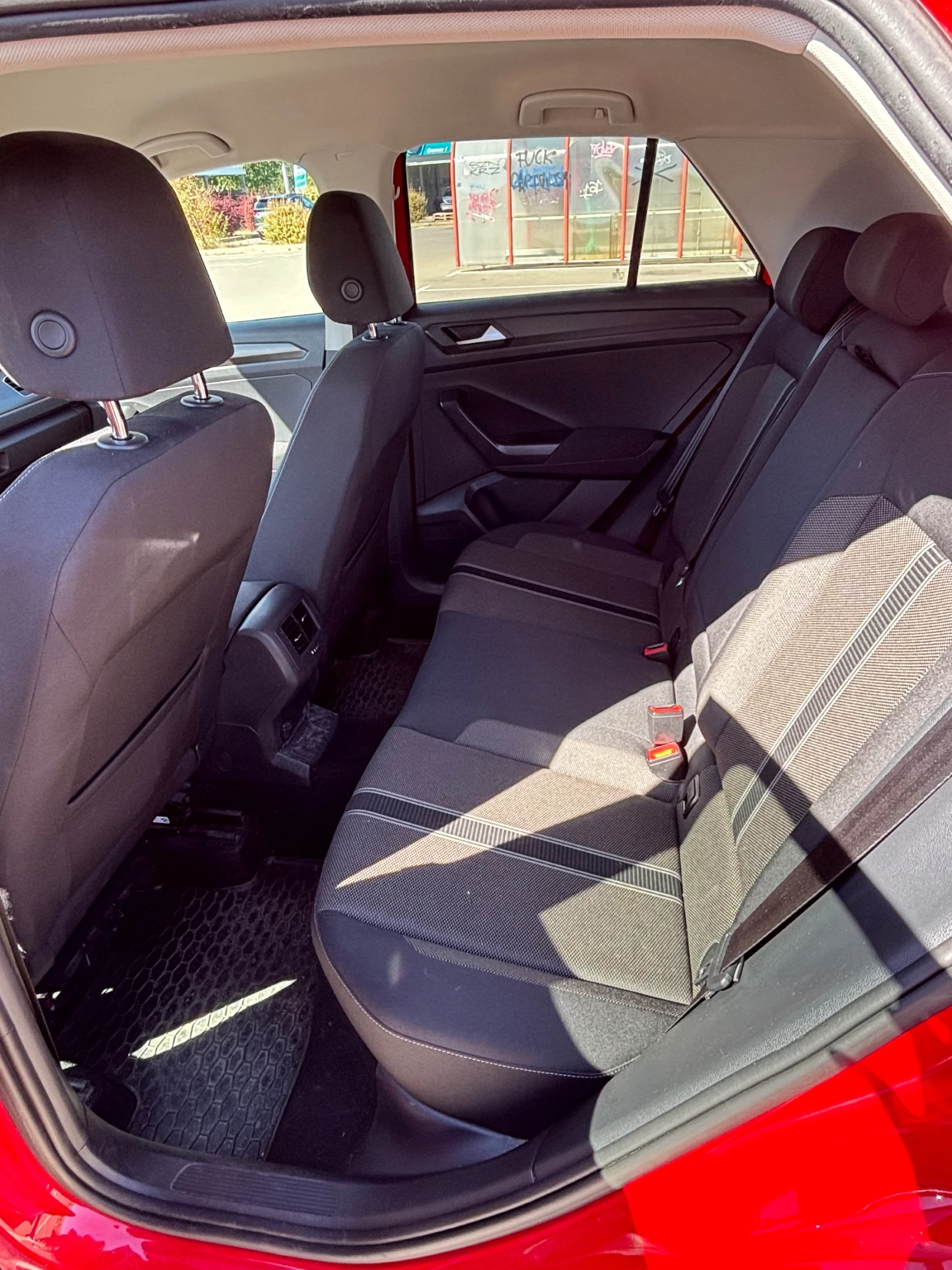 VW T-Roc, снимка 7 - Автомобили и джипове - 56079383