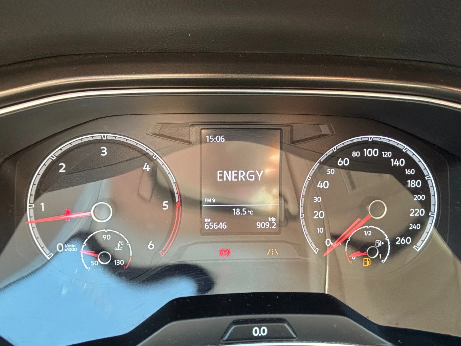 VW T-Roc, снимка 8 - Автомобили и джипове - 56079383