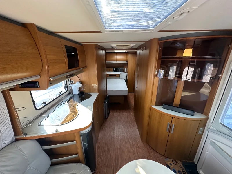 Каравана Fendt DIAMANT 620 КЛИМАТИК/БАНЯ/ТV/KENWOOD, снимка 8 - Каравани и кемпери - 53055632