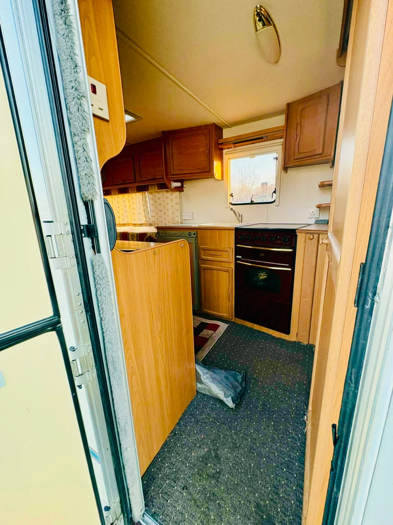 Каравана Avondale Rialto 480-2 - изображение 9