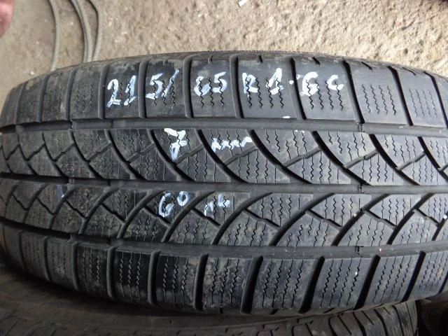 Гуми Зимни 215/65R16, снимка 1 - Гуми и джанти - 17878050