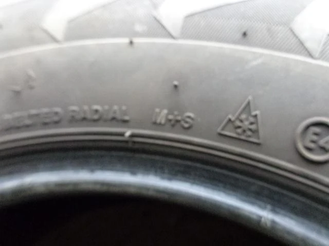 Гуми Зимни 215/65R16, снимка 10 - Гуми и джанти - 17878050