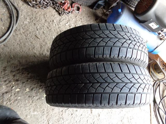 Гуми Зимни 215/65R16, снимка 5 - Гуми и джанти - 17878050