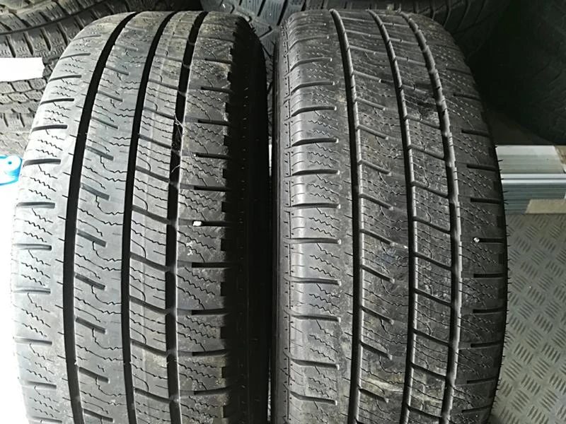 Гуми Зимни 205/65R16, снимка 1 - Гуми и джанти - 23625972