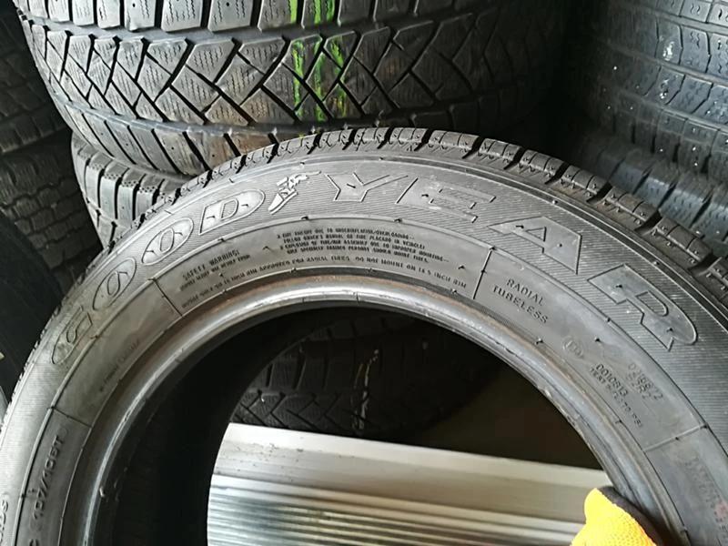 Гуми Зимни 205/65R16, снимка 3 - Гуми и джанти - 23625972