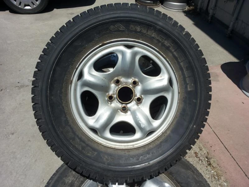 Гуми с джанти Michelin 195/80R15, снимка 1 - Гуми и джанти - 25949692