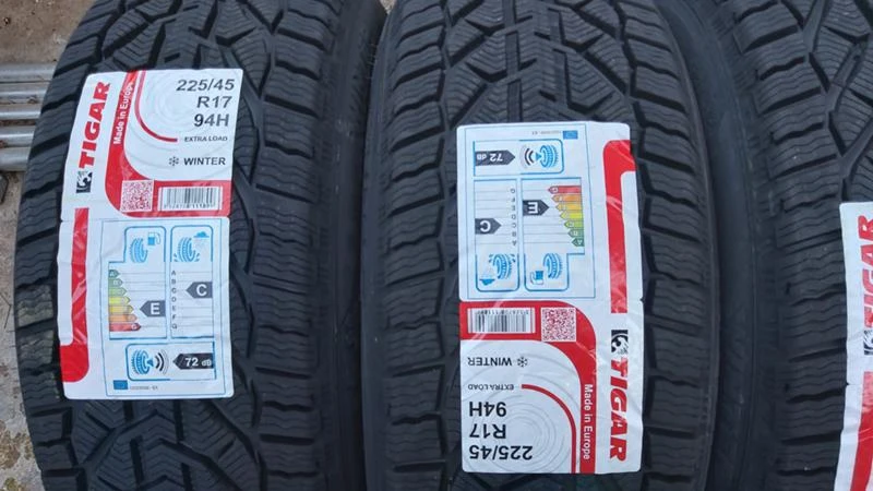 Гуми Зимни 225/45R17, снимка 3 - Гуми и джанти - 27313219