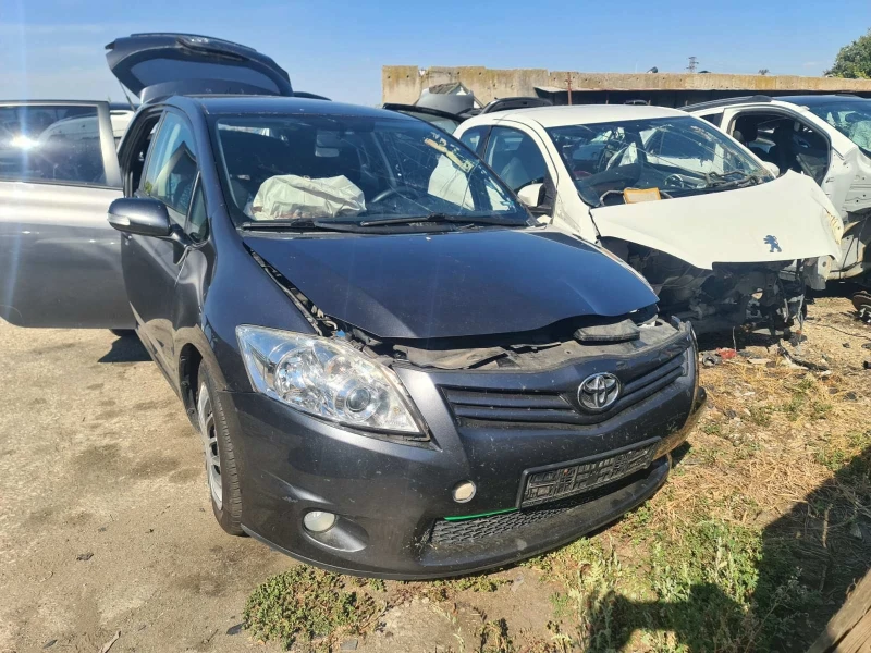 Toyota Auris 1.6 i-2 бр., снимка 2 - Автомобили и джипове - 21900673