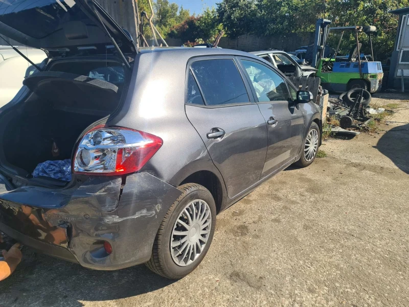 Toyota Auris 1.6 i-2 бр., снимка 4 - Автомобили и джипове - 21900673