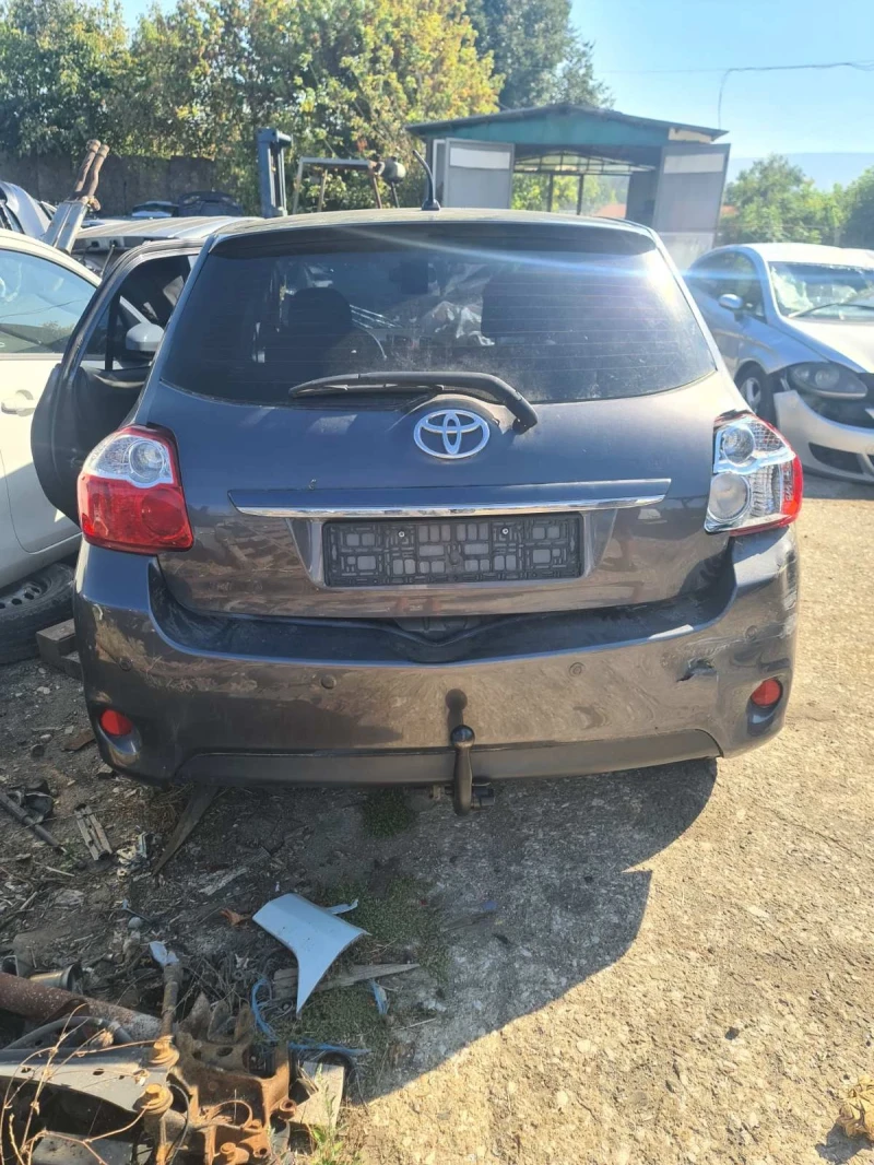 Toyota Auris 1.6 i-2 бр., снимка 3 - Автомобили и джипове - 21900673