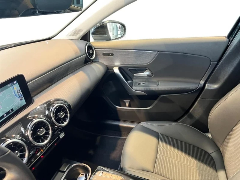 Mercedes-Benz A 200 d Progressive, снимка 7 - Автомобили и джипове - 33754259