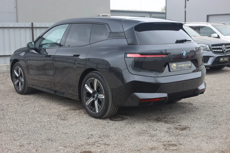 BMW iX xDrive 40 Sport Laser H&K PANO Sitzklima HuD @iCar, снимка 7 - Автомобили и джипове - 48936478