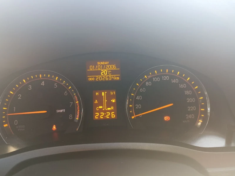 Toyota Avensis 1.8i VVT-i, снимка 8 - Автомобили и джипове - 52412456