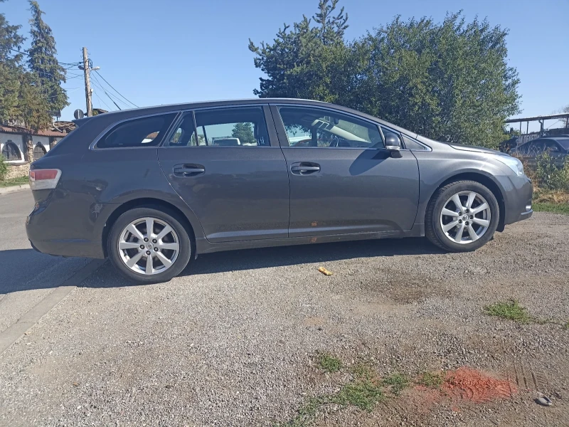 Toyota Avensis 1.8i VVT-i, снимка 5 - Автомобили и джипове - 52412456