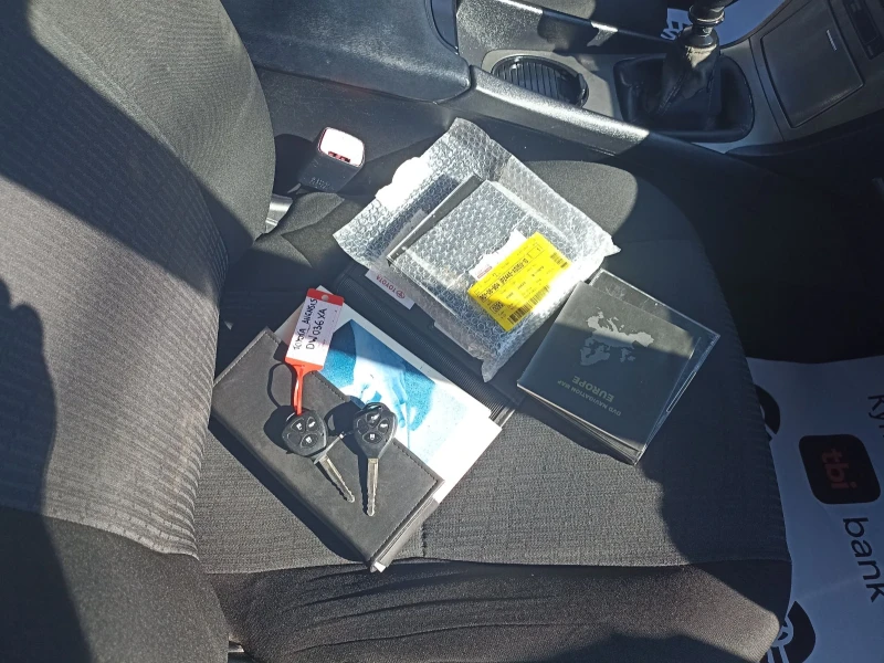 Toyota Avensis 1.8i VVT-i, снимка 12 - Автомобили и джипове - 52412456