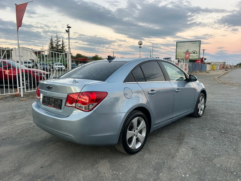 Chevrolet Cruze 1.8i - 140 кс / АВТОМАТИК / НАВИ / РЕАЛНИ 98 000км, снимка 4 - Автомобили и джипове - 51895812