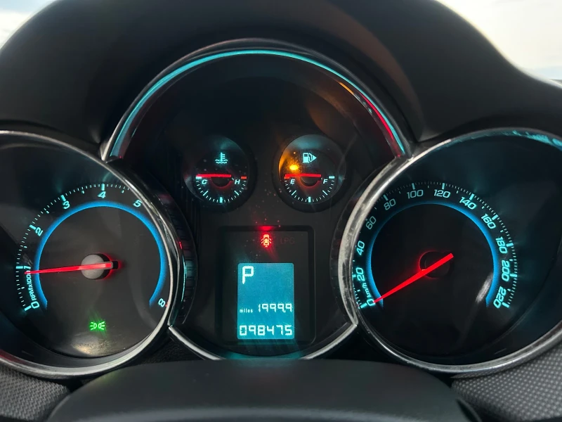 Chevrolet Cruze 1.8i - 140 кс / АВТОМАТИК / НАВИ / РЕАЛНИ 98 000км, снимка 14 - Автомобили и джипове - 51895812