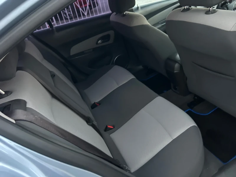 Chevrolet Cruze 1.8i - 140 кс / АВТОМАТИК / НАВИ / РЕАЛНИ 98 000км, снимка 12 - Автомобили и джипове - 51895812