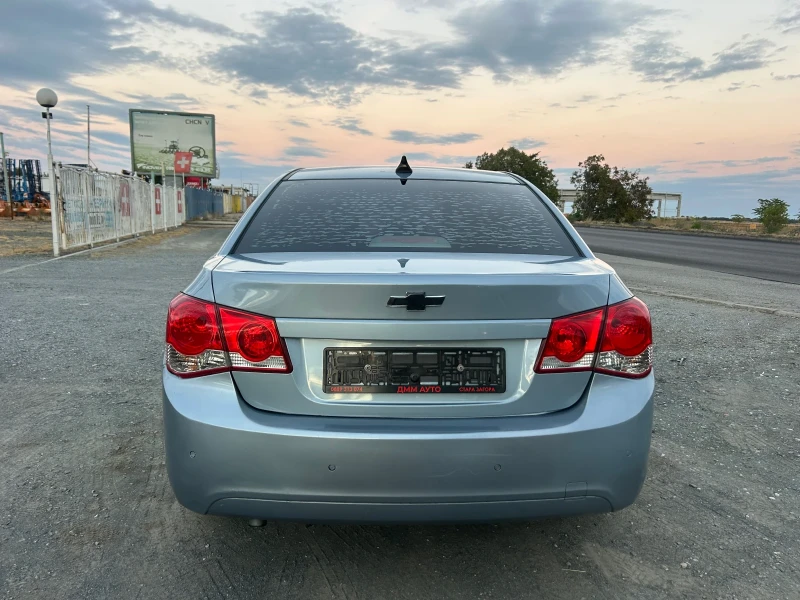 Chevrolet Cruze 1.8i - 140 кс / АВТОМАТИК / НАВИ / РЕАЛНИ 98 000км, снимка 5 - Автомобили и джипове - 51895812
