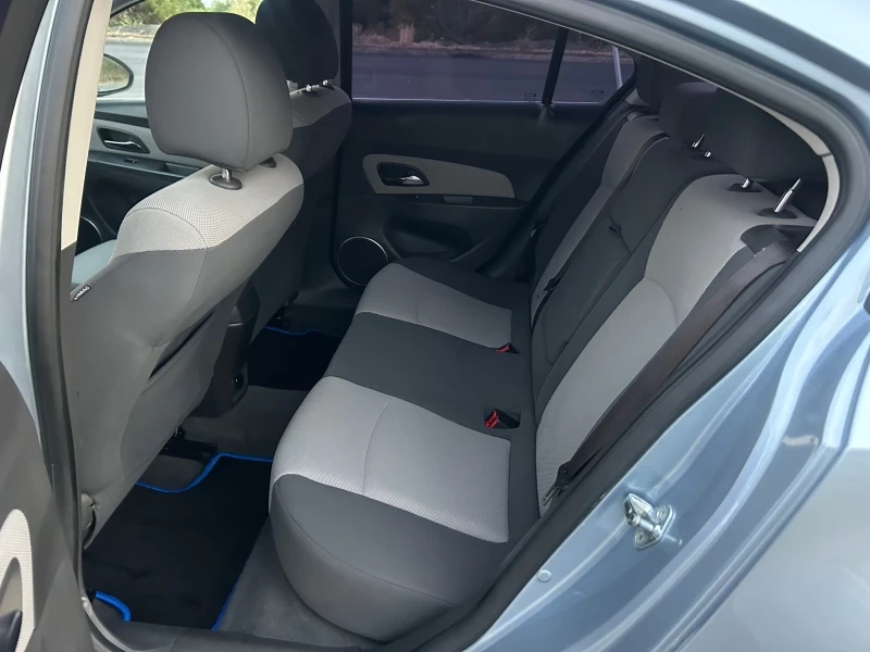 Chevrolet Cruze 1.8i - 140 кс / АВТОМАТИК / НАВИ / РЕАЛНИ 98 000км, снимка 11 - Автомобили и джипове - 51895812
