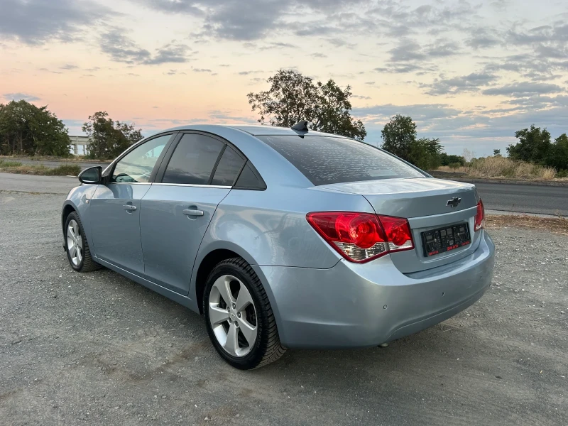 Chevrolet Cruze 1.8i - 140 кс / АВТОМАТИК / НАВИ / РЕАЛНИ 98 000км, снимка 6 - Автомобили и джипове - 51895812