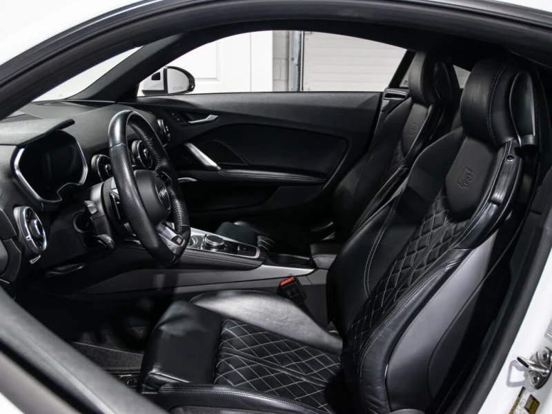 Audi Tt * 2.0T* QUATTRO* АвтоКредит* (ЦЕНА ДО БГ), снимка 8 - Автомобили и джипове - 53137091