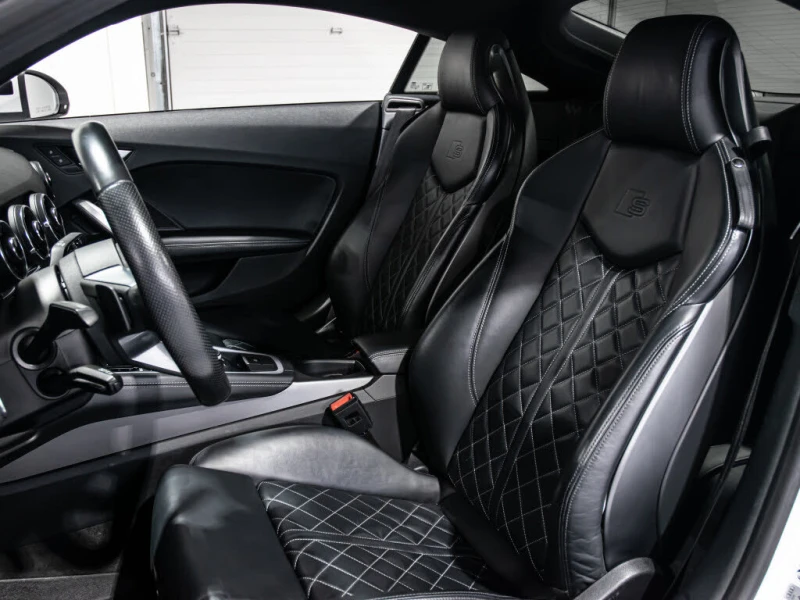 Audi Tt * 2.0T* QUATTRO* АвтоКредит* (ЦЕНА ДО БГ), снимка 9 - Автомобили и джипове - 53137091