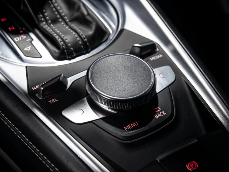 Audi Tt * 2.0T* QUATTRO* АвтоКредит* (ЦЕНА ДО БГ), снимка 13 - Автомобили и джипове - 53137091