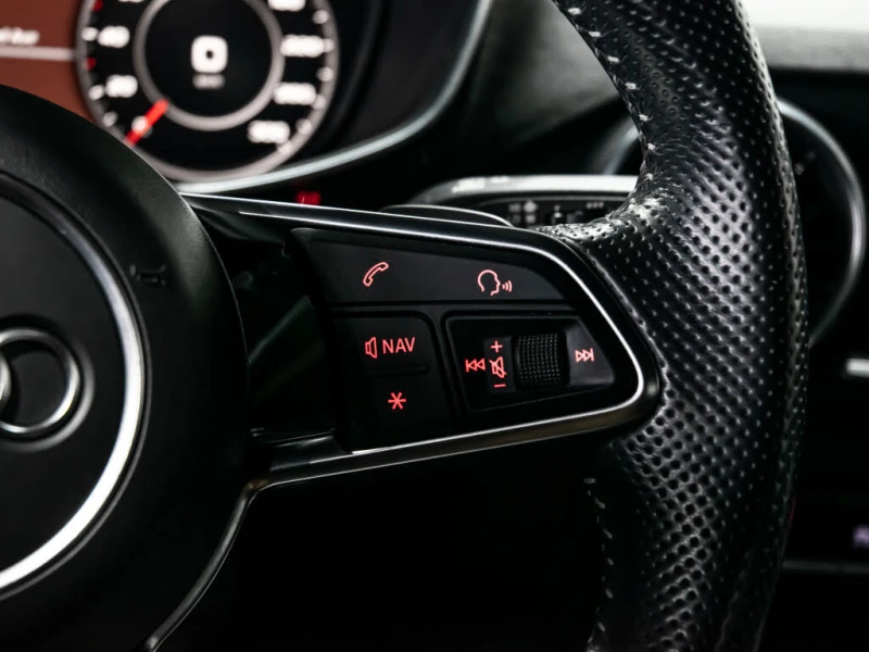 Audi Tt * 2.0T* QUATTRO* АвтоКредит* (ЦЕНА ДО БГ), снимка 10 - Автомобили и джипове - 53137091