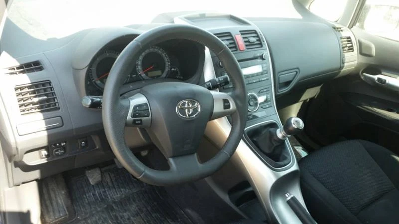 Toyota Auris 1.4d - изображение 5