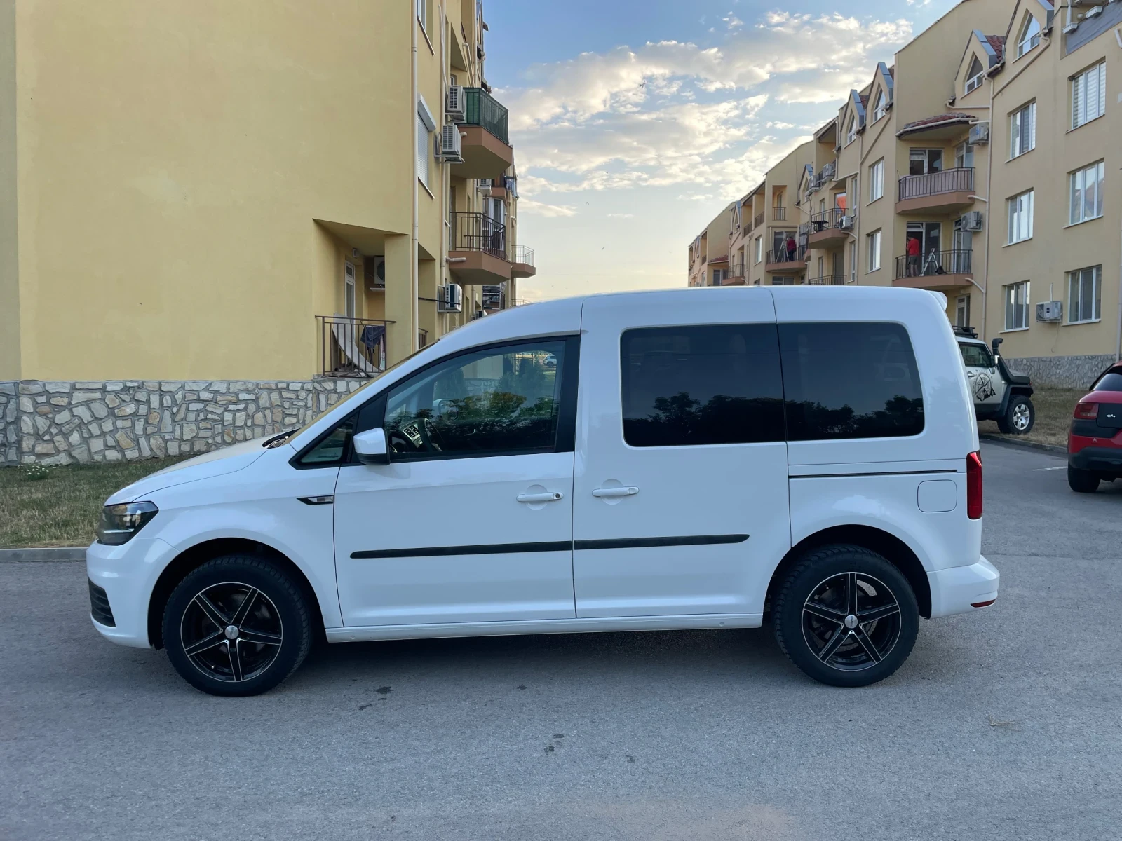 VW Caddy 2.0tdi Evro6 - изображение 4