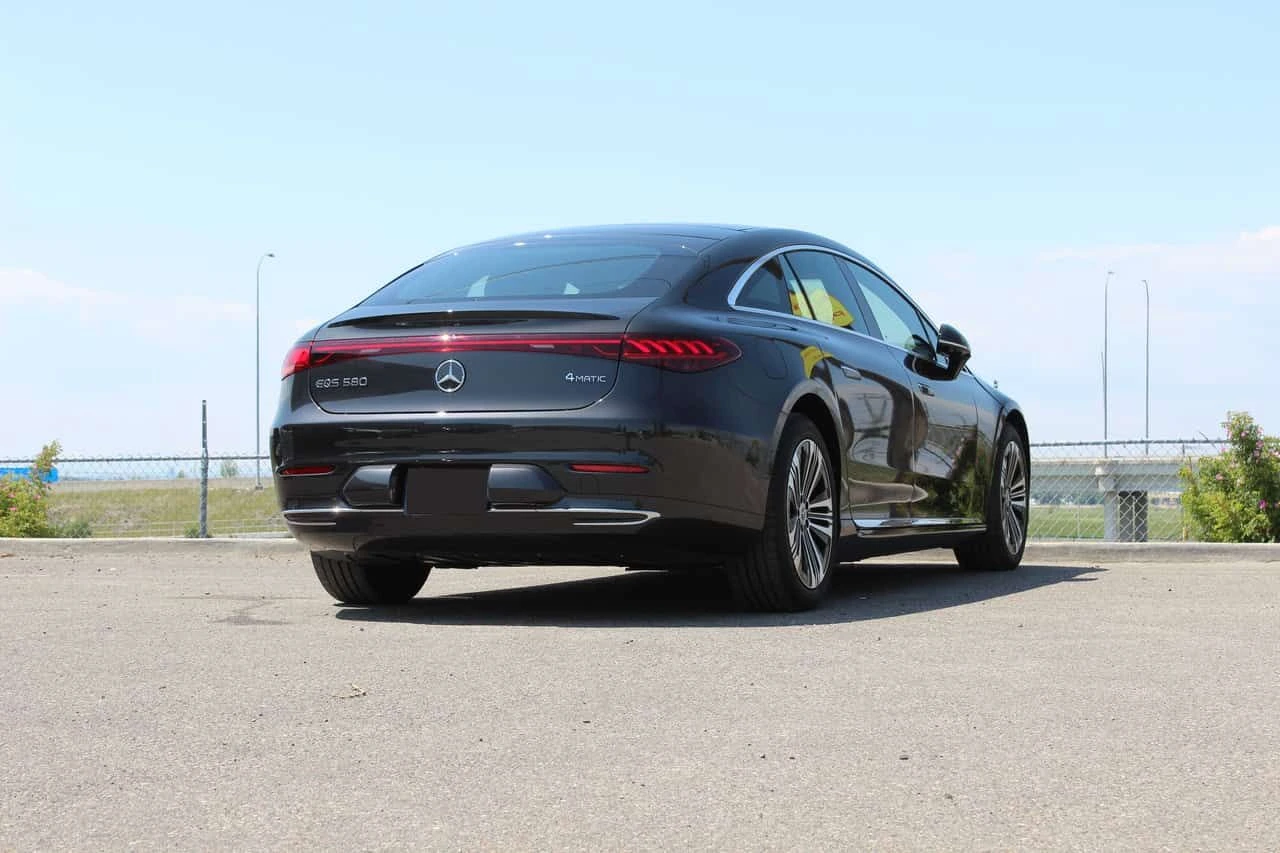 Mercedes-Benz EQS 580/CARFAX/ОБДУХВАНЕ/DIS/PANO/360/BURMESTER, снимка 4 - Автомобили и джипове - 53924503